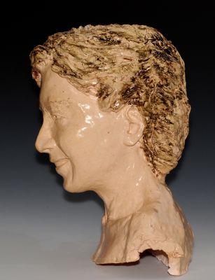 伊朗女郎左侧上釉后 Iranian Girl left view glazed
挖空，上釉，烧制后  
after empty the center mass, glazing and baked in the kiln
