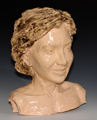 伊朗女郎右前侧上釉后 Iranian Girl right-front view glazed
