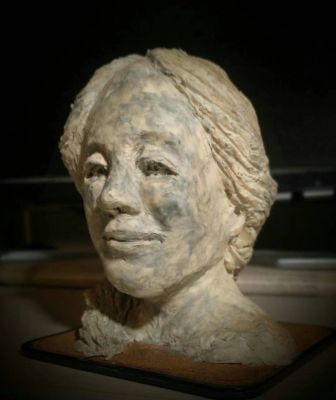 少女左前侧 Youth left front view
