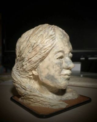 少女右侧 Youth right profile view
